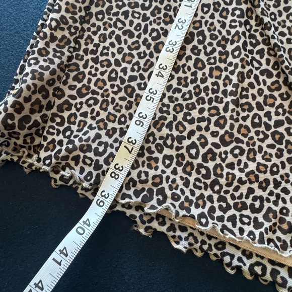 SUPER STYLISH FLATTERING Leopard Print Skirt- fully lined with slit and FUN hem! - Picture 8 of 10